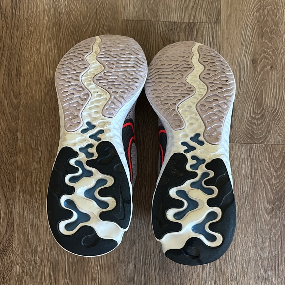 Nike Women’s Renew shoes. Size 11. - Picture 6 of 8